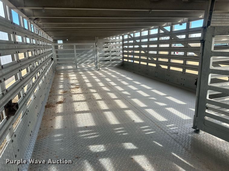 image for item EK9797 1992 M&W SAW48RDD  livestock trailer