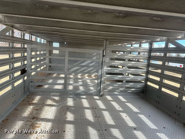 image for item EK9797 1992 M&W SAW48RDD  livestock trailer