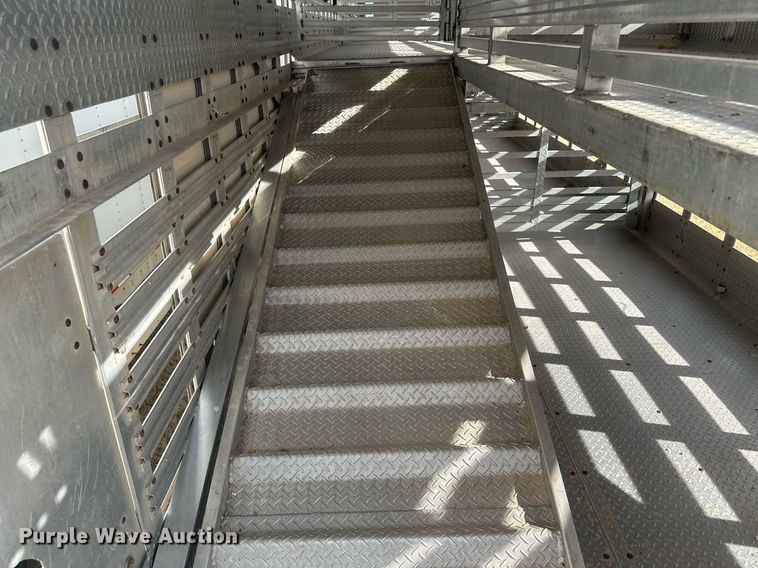 image for item EK9797 1992 M&W SAW48RDD  livestock trailer