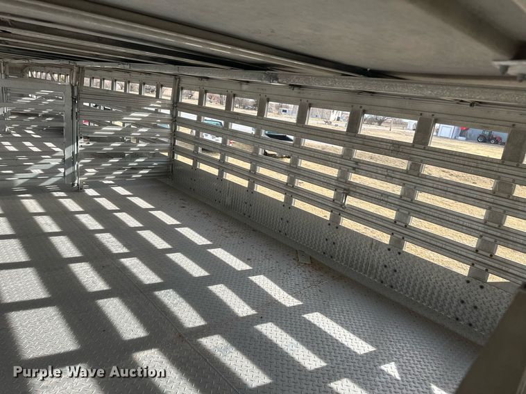 image for item EK9797 1992 M&W SAW48RDD  livestock trailer