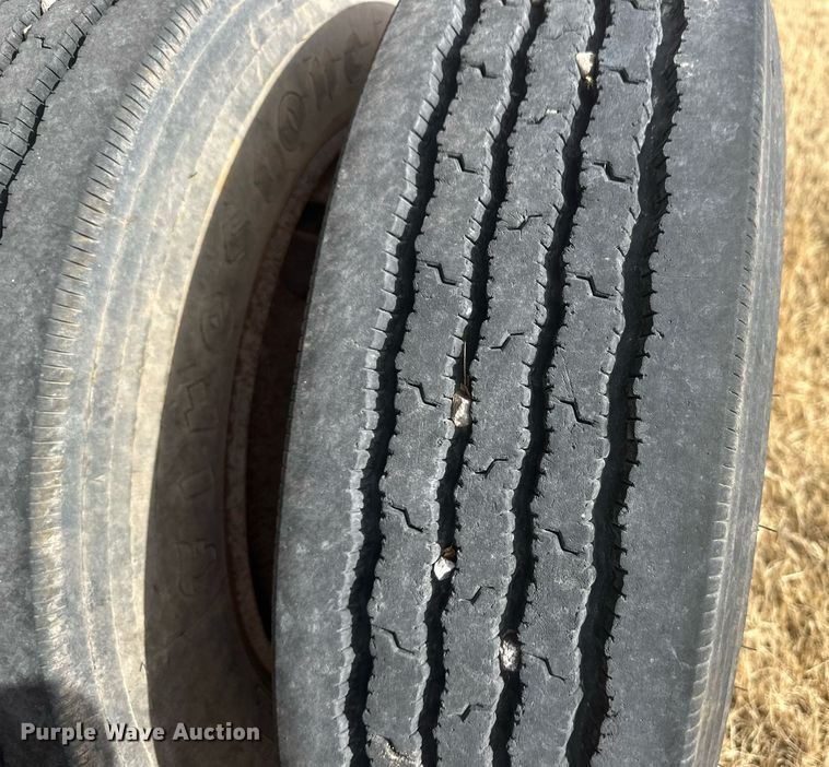 image for item EK9797 1992 M&W SAW48RDD  livestock trailer