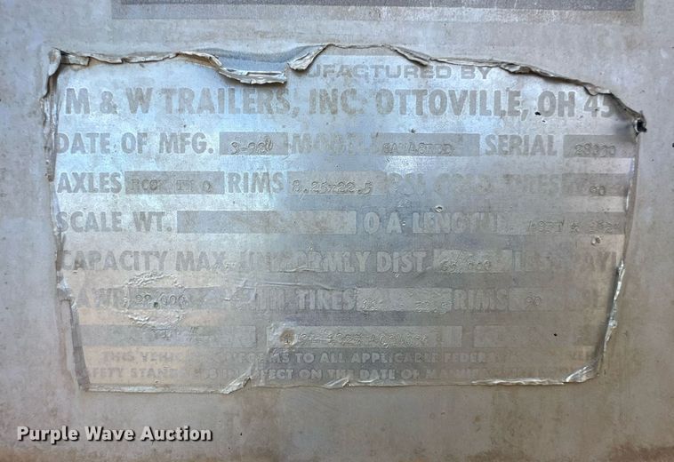 image for item EK9797 1992 M&W SAW48RDD  livestock trailer