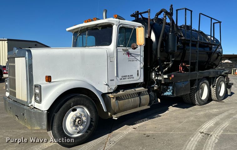 image for item GG9953 1988 International  vacuum truck