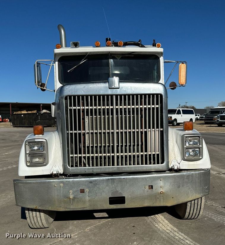 image for item GG9953 1988 International  vacuum truck