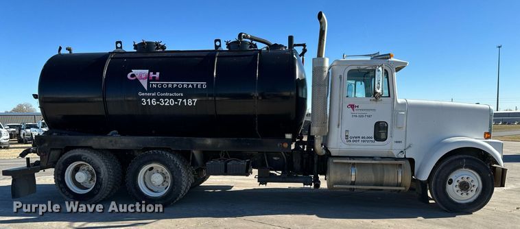 image for item GG9953 1988 International  vacuum truck