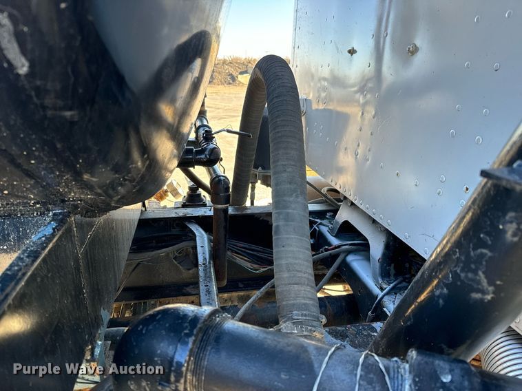 image for item GG9953 1988 International  vacuum truck