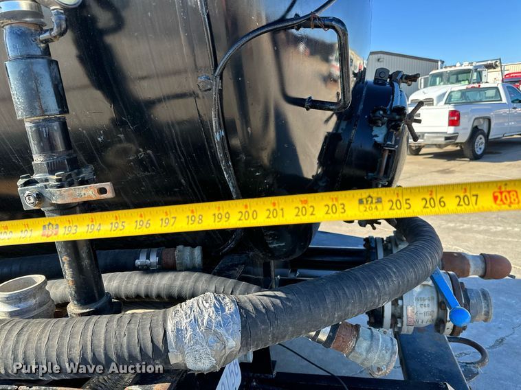 image for item GG9953 1988 International  vacuum truck