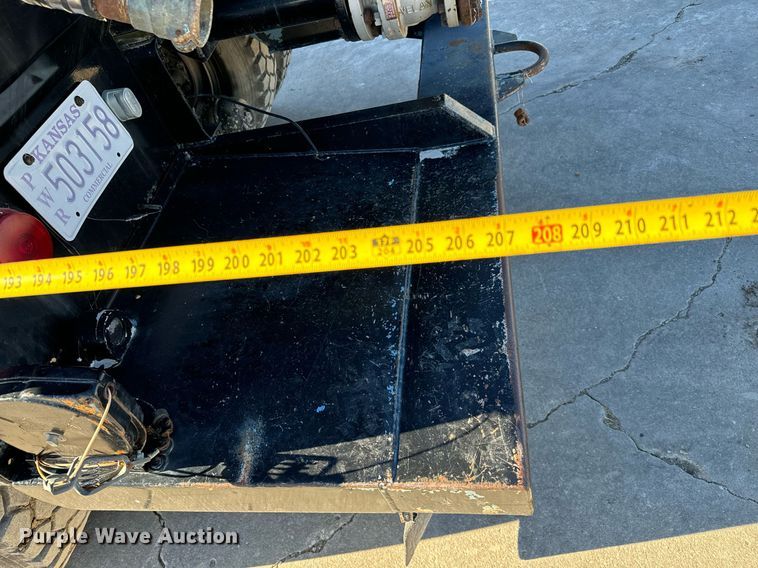 image for item GG9953 1988 International  vacuum truck