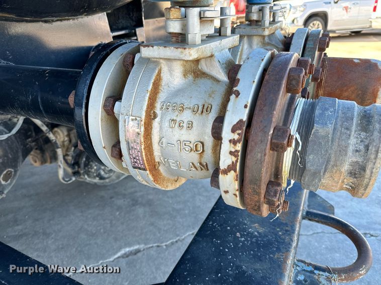 image for item GG9953 1988 International  vacuum truck