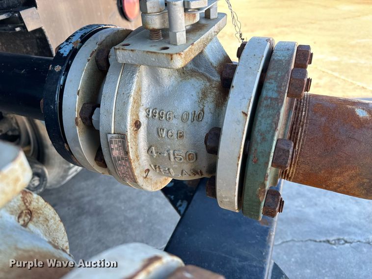 image for item GG9953 1988 International  vacuum truck