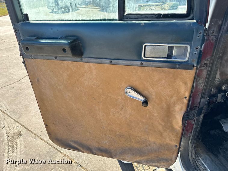 image for item GG9953 1988 International  vacuum truck