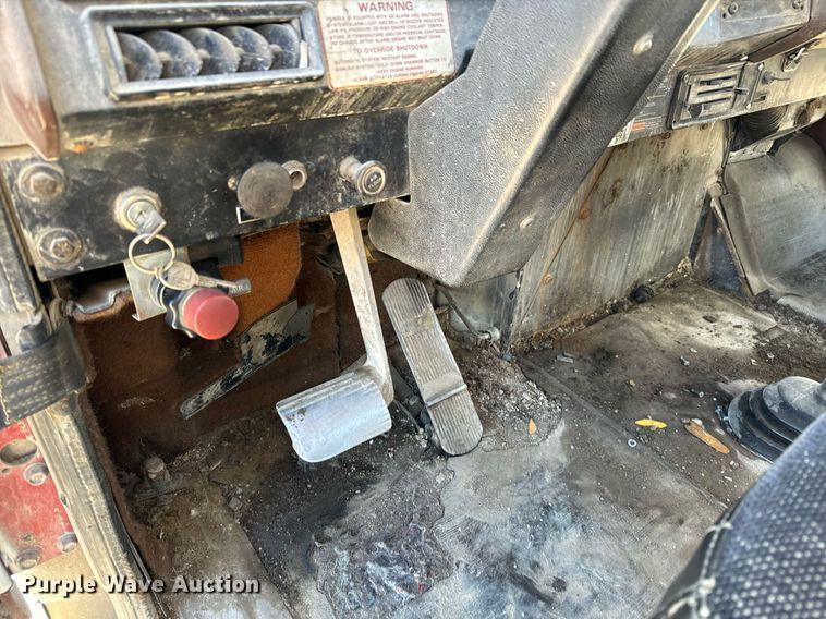 image for item GG9953 1988 International  vacuum truck