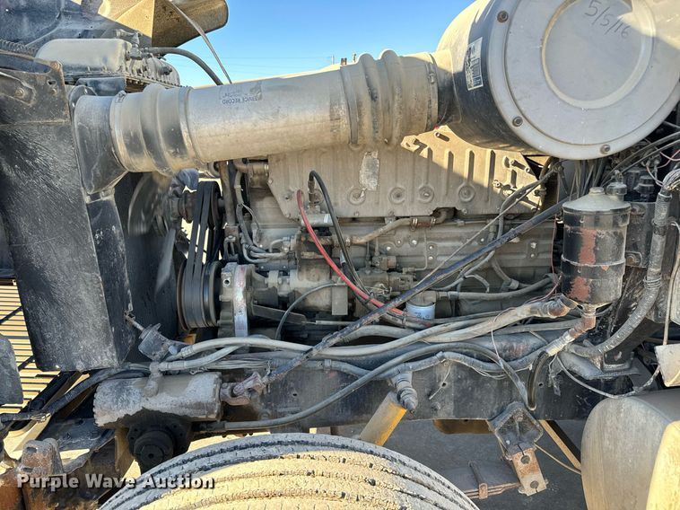 image for item GG9953 1988 International  vacuum truck