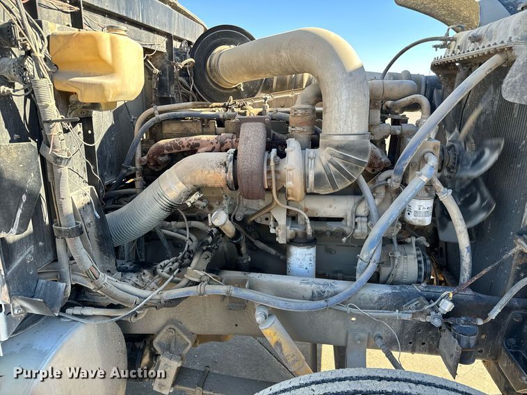 image for item GG9953 1988 International  vacuum truck