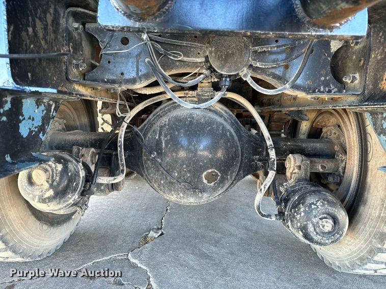 image for item GG9953 1988 International  vacuum truck