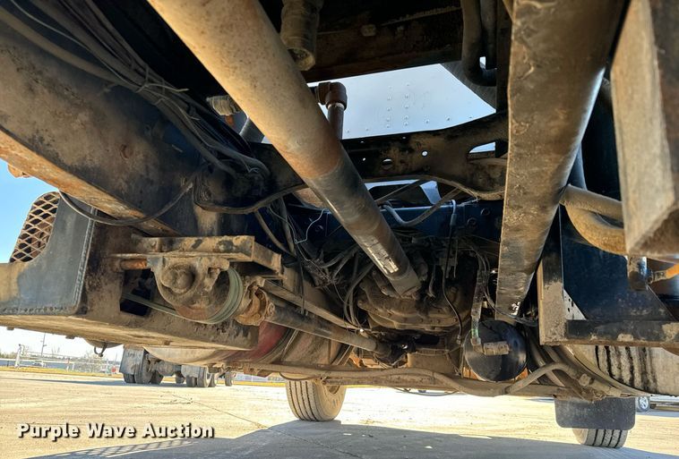 image for item GG9953 1988 International  vacuum truck