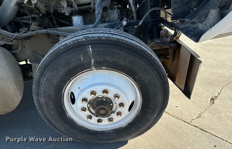 image for item GG9953 1988 International  vacuum truck