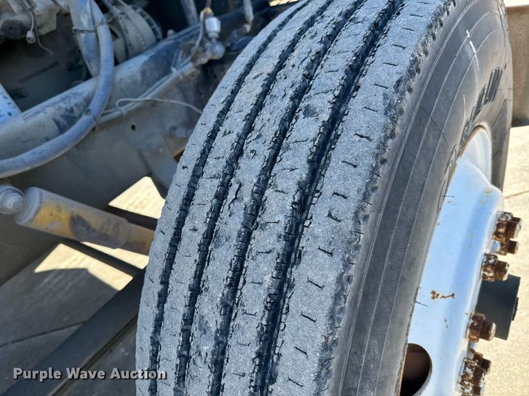 image for item GG9953 1988 International  vacuum truck