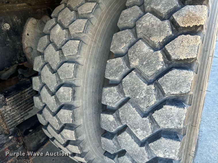 image for item GG9953 1988 International  vacuum truck