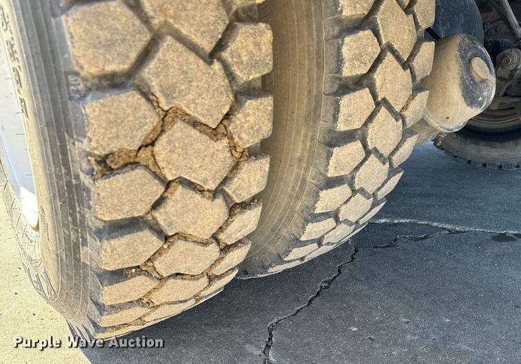 image for item GG9953 1988 International  vacuum truck