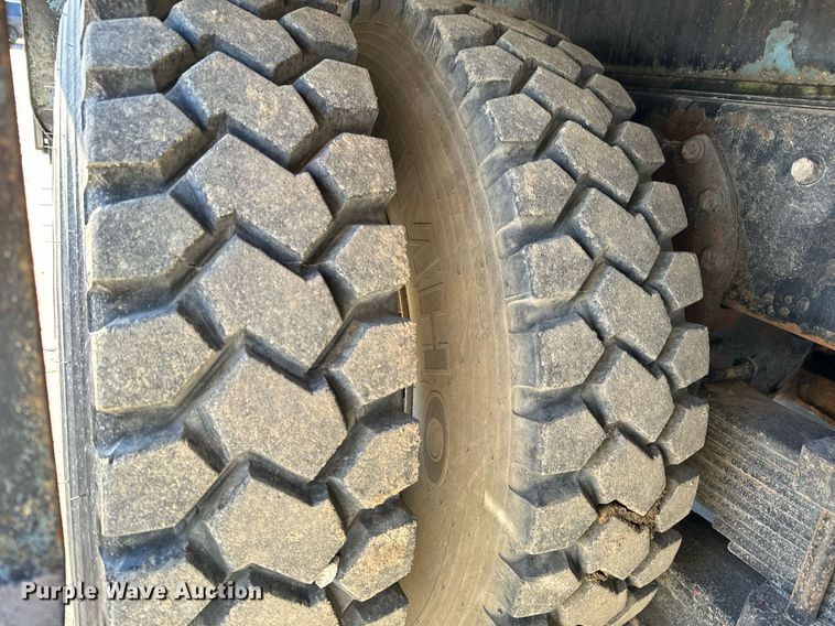 image for item GG9953 1988 International  vacuum truck