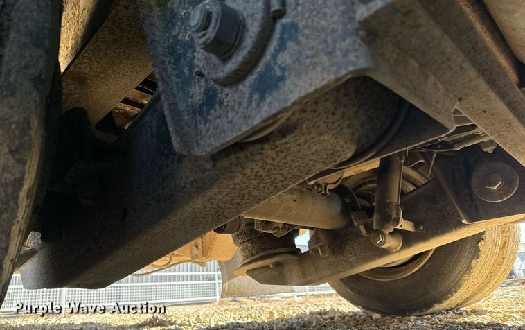 image for item GG9961 1998 Dakota Trail Eze  drop deck equipment trailer