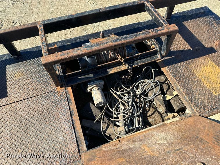 image for item GG9961 1998 Dakota Trail Eze  drop deck equipment trailer