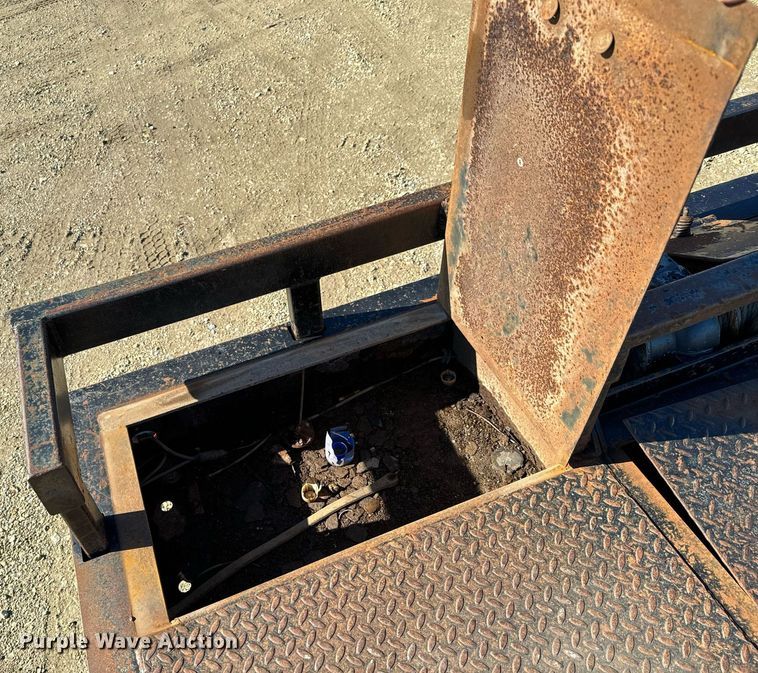 image for item GG9961 1998 Dakota Trail Eze  drop deck equipment trailer