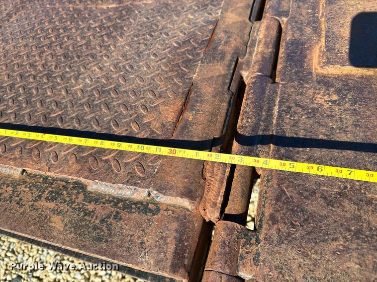 image for item GG9961 1998 Dakota Trail Eze  drop deck equipment trailer