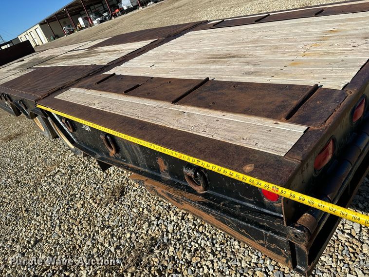 image for item GG9961 1998 Dakota Trail Eze  drop deck equipment trailer