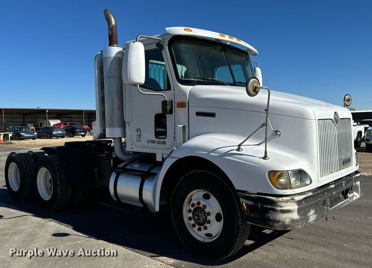 image for item GG9962 2000 International 9100i  semi truck