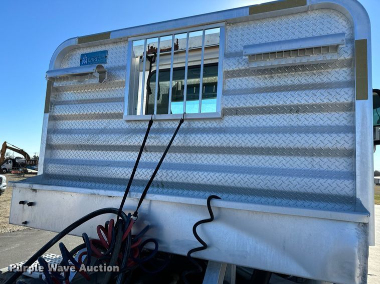 image for item GG9962 2000 International 9100i  semi truck