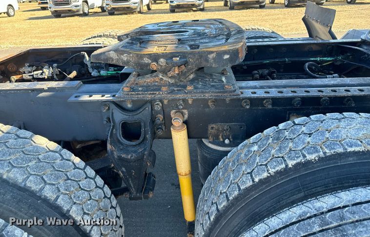 image for item GG9962 2000 International 9100i  semi truck