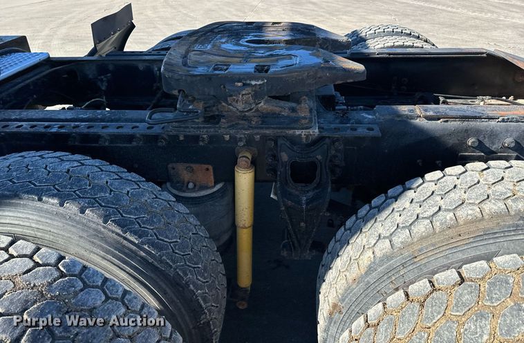 image for item GG9962 2000 International 9100i  semi truck