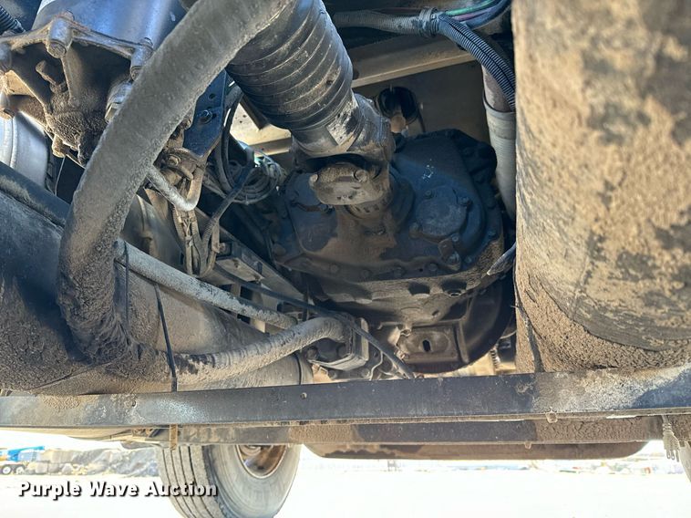 image for item GG9962 2000 International 9100i  semi truck