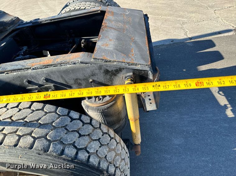 image for item GG9962 2000 International 9100i  semi truck