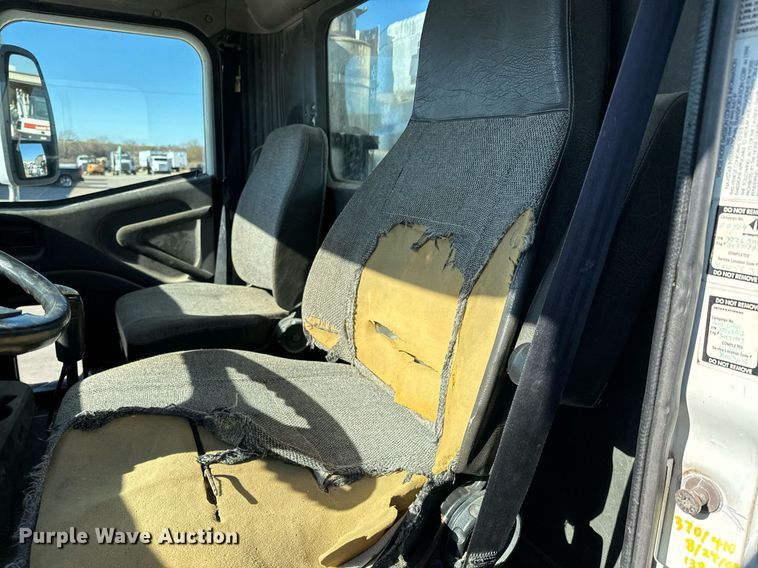 image for item GG9962 2000 International 9100i  semi truck