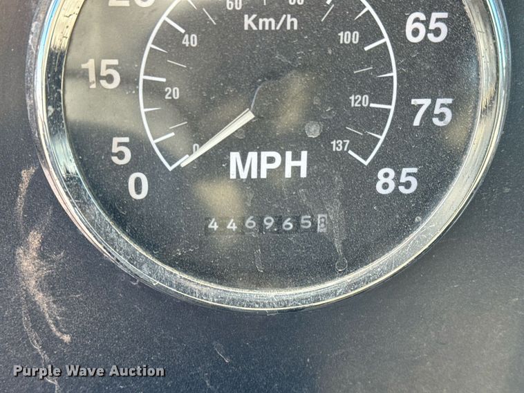 image for item GG9962 2000 International 9100i  semi truck