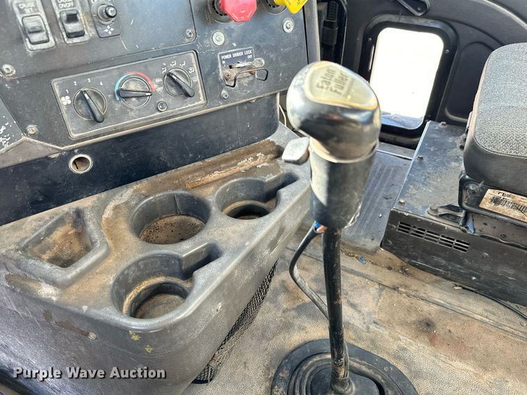 image for item GG9962 2000 International 9100i  semi truck