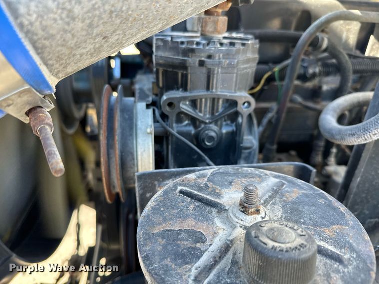 image for item GG9962 2000 International 9100i  semi truck