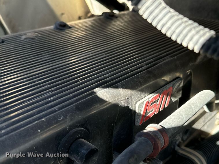 image for item GG9962 2000 International 9100i  semi truck