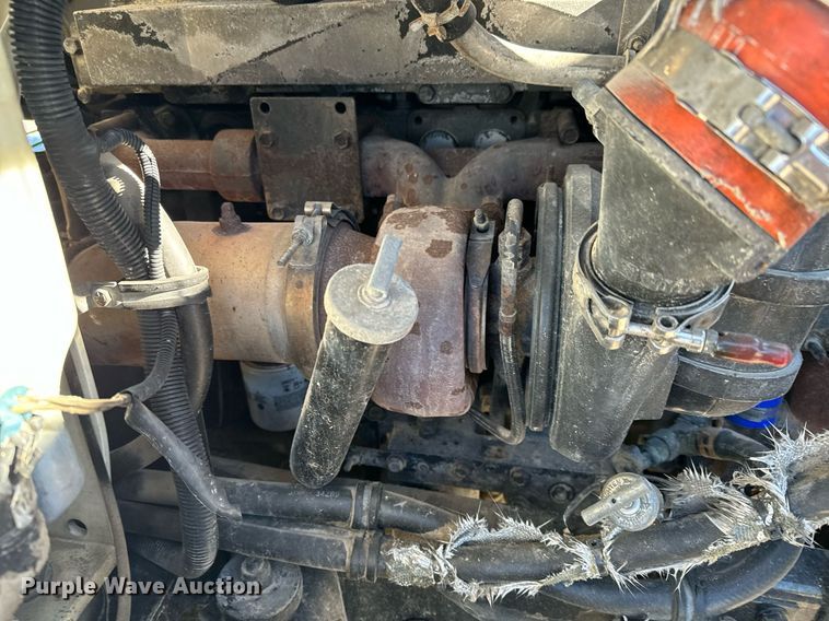 image for item GG9962 2000 International 9100i  semi truck