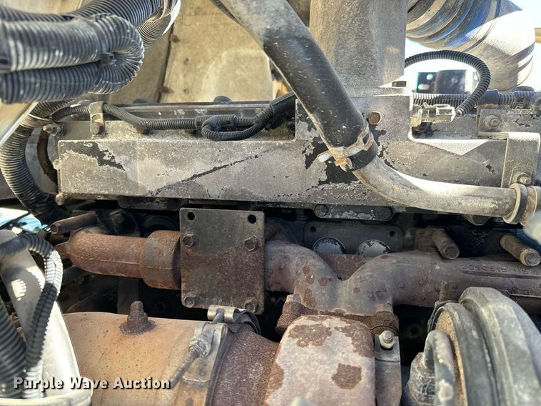 image for item GG9962 2000 International 9100i  semi truck