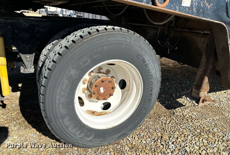 image for item GG9962 2000 International 9100i  semi truck