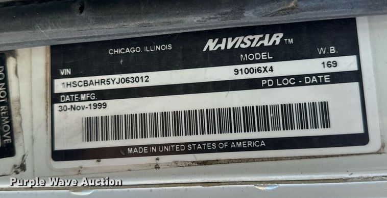 image for item GG9962 2000 International 9100i  semi truck