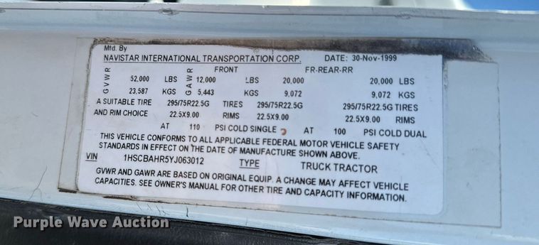 image for item GG9962 2000 International 9100i  semi truck