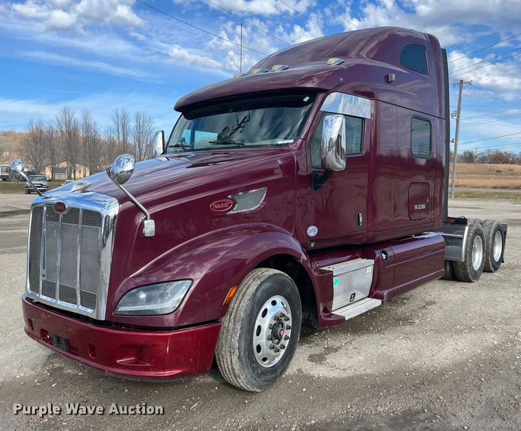 image for item HF9992 2016 Peterbilt  587 semi truck
