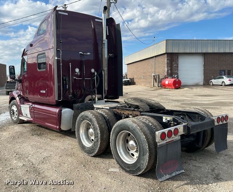 image for item HF9992 2016 Peterbilt  587 semi truck