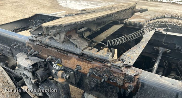 image for item HF9992 2016 Peterbilt  587 semi truck