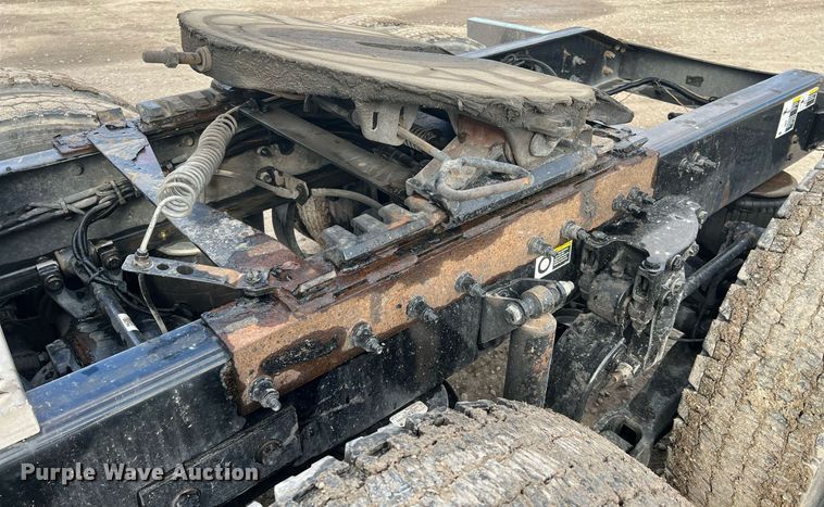 image for item HF9992 2016 Peterbilt  587 semi truck